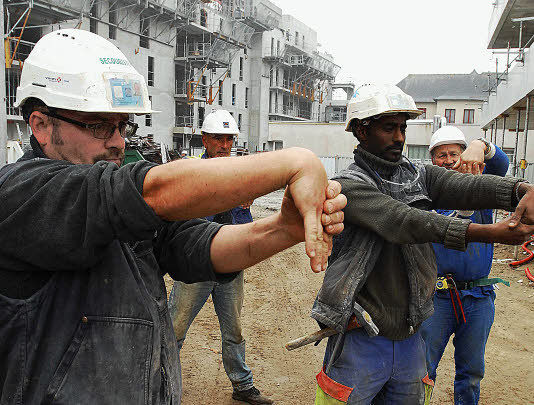 Étirements métiers manuels au travail